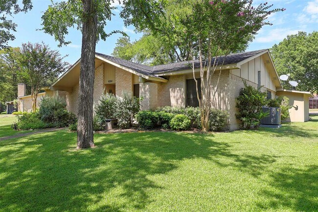 Building Photo - 9280 Bryson Dr