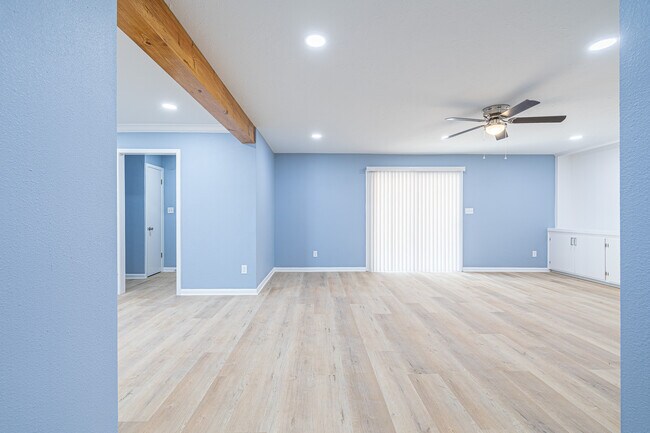 Foto del edificio - 707 Norwood Ln