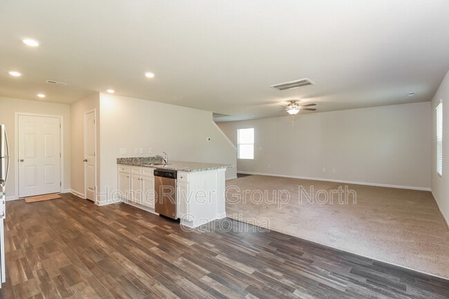 Building Photo - 4721 Hazelburn Dr