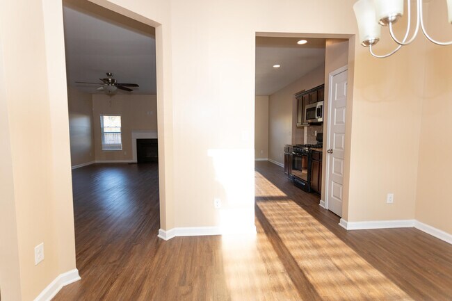 Building Photo - 4632 Southwind Rd