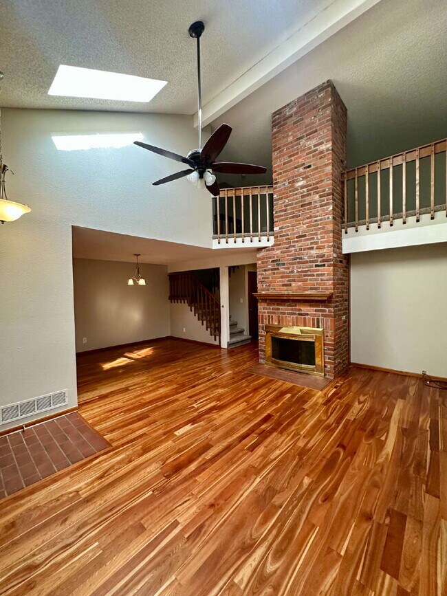 Building Photo - Don't Miss out on this 2 Bed +Loft Townhome in Northpark Available August 14th, 2026!