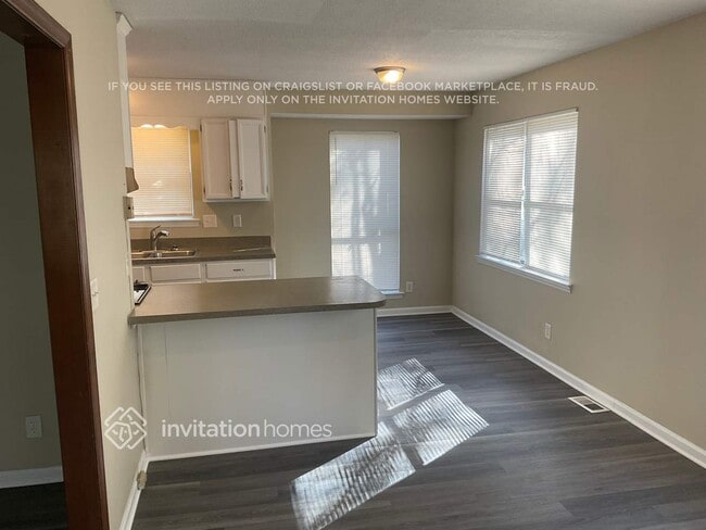 Building Photo - 320 Wilby Dr