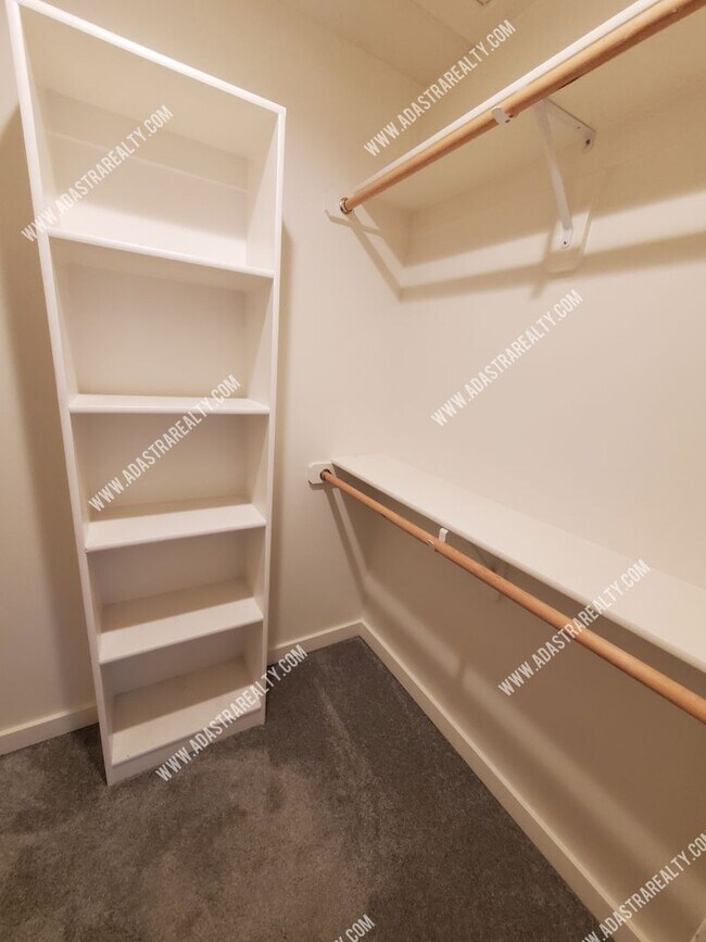Foto del edificio - Gorgeous Like New-Built in 2020-Louisburg Town Home-Available NOW!!