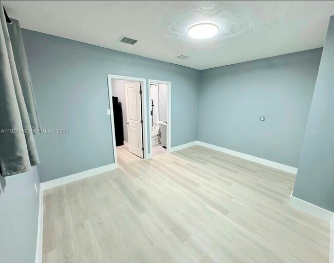 Foto del edificio - 321 NW 93rd Ave