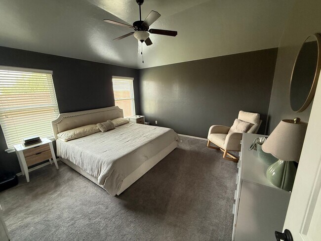 Foto del edificio - Immaculate 3 bed 2 bath in Mustang Schools, ready for move in on or before July 1st!