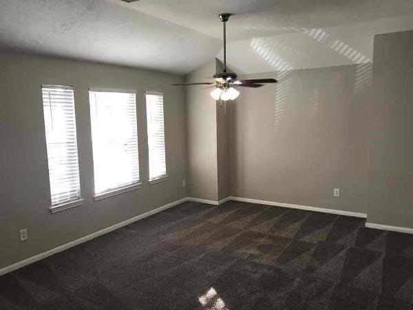 Building Photo - 518 Foxglove Dr