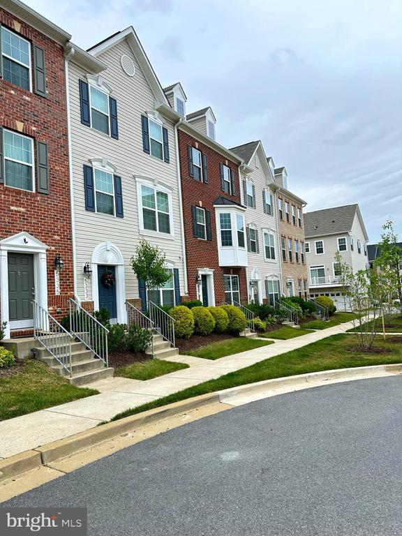 Building Photo - 5331 Greenwich Cir