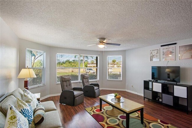 Building Photo - 2747 N Poinciana Blvd