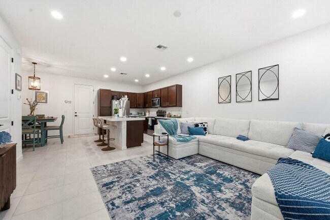 Building Photo - 4767 Longwood Lake Sq