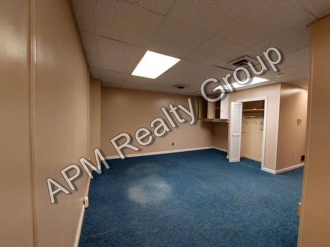 Foto del edificio - Commercial Space available!