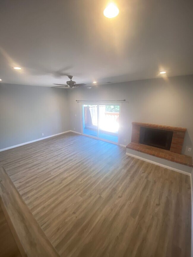 Building Photo - Advent - Low Deposit Three Bedroom House