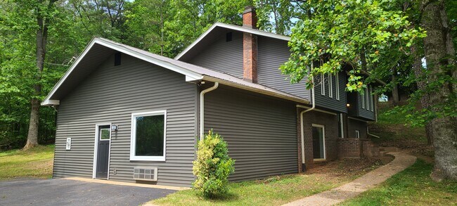 Building Photo - 3246 Highway 53 E