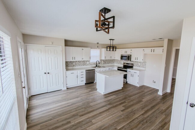 Foto del edificio - 5114 Creek Valley Dr