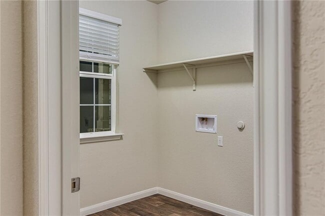 Building Photo - 309 Naset Dr