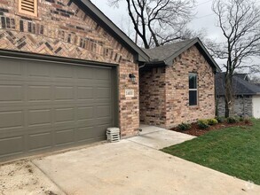 Building Photo - 1403 Southridge Ln
