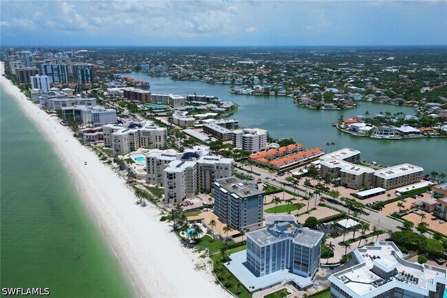 Foto del edificio - 3000 Gulf Shore Blvd N