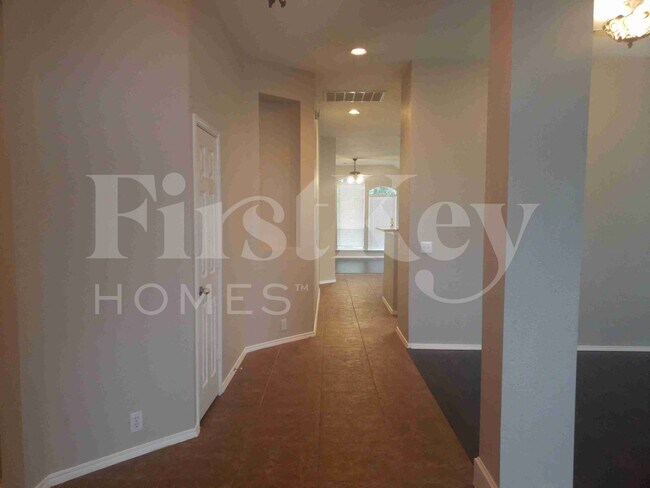 Foto del edificio - 707 Geary Dr