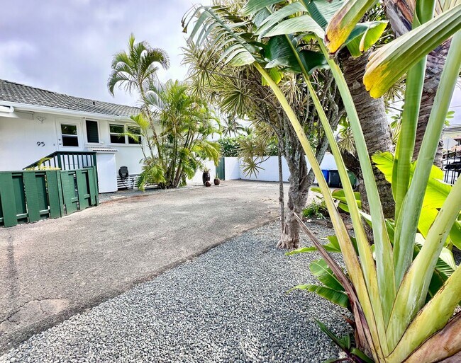 Photo - Mid-century modern Kalaheo Ave. Beach side... House