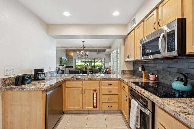 Foto del edificio - 343 Forest Hills Dr