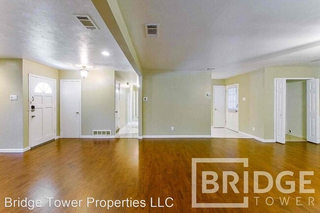 Building Photo - 3 br, 2 bath House - 215 Oriole Boulevard