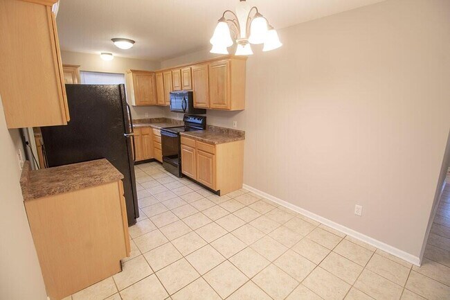 Building Photo - 1910 Harmony St