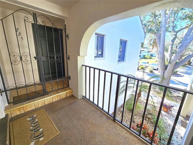 Foto del edificio - 812 Capri Isles Blvd