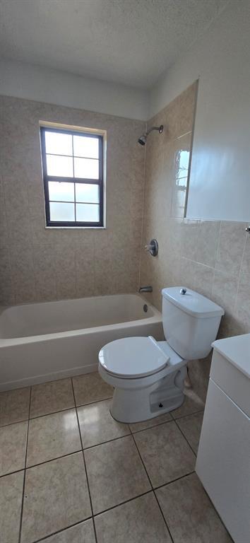 Foto del edificio - 23 Spring Dr Pl