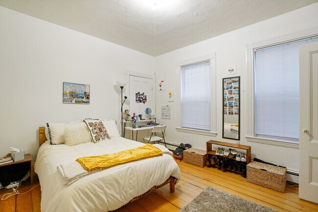 Building Photo - 69 Calumet St
