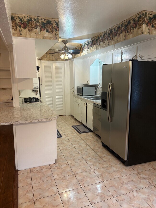 Foto del edificio - 8450 Bigwood St