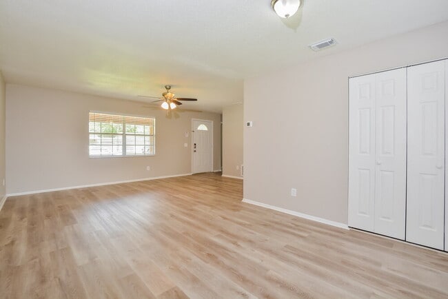 Foto del edificio - 670 Hibiscus Rd