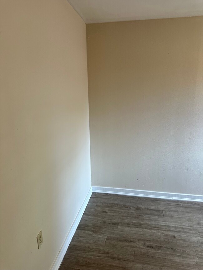 Foto del edificio - 103 E Scott St