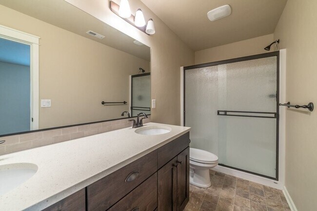 Foto del edificio - Beautiful unit in NE Bend!  Great location!