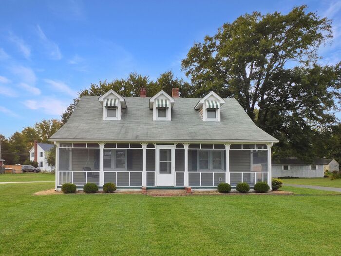 2 Level Single Family Home with 2 Car Ports House Rental in