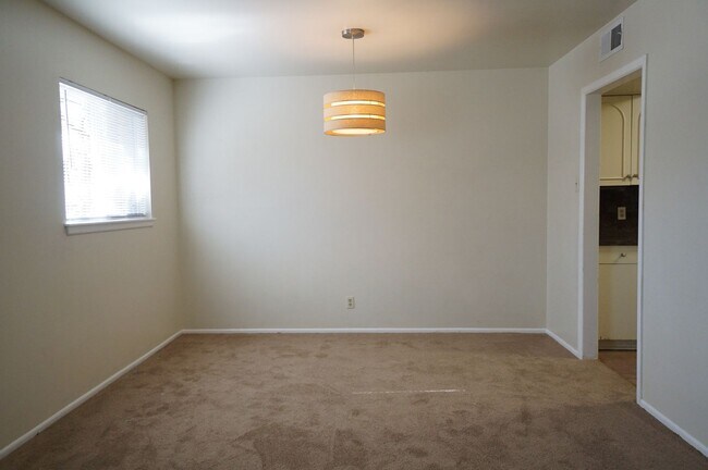 Building Photo - 4 Bedroom - North Central - Harmony Hills