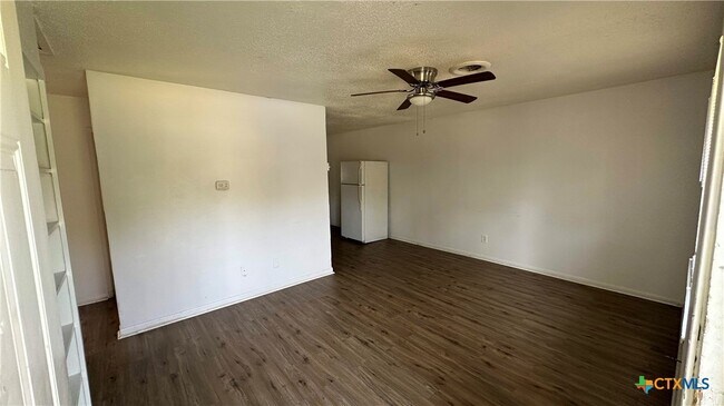 Foto del edificio - 218 E Valley Rd
