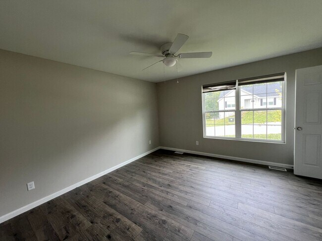 Building Photo - Newer Home in Lake Labadie Subdivision