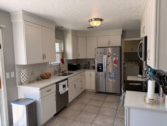 Foto del edificio - PRELEASING (3) Bed/(1.5) Bath in Core Norman Avail Late May!