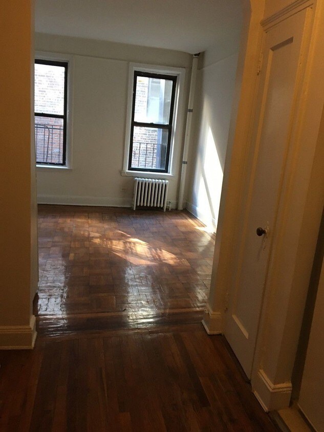 Foto principal - 1069 1st Avenue