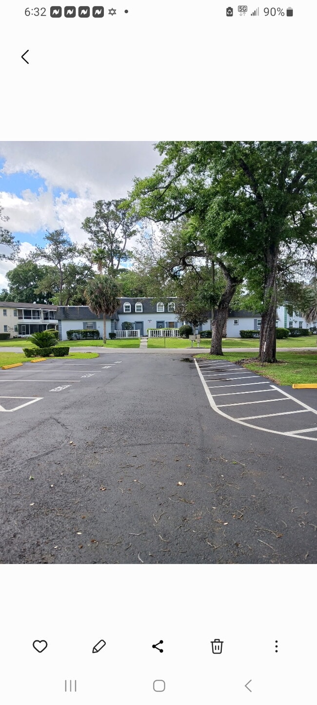 Building Photo - 1525 SE 25th St