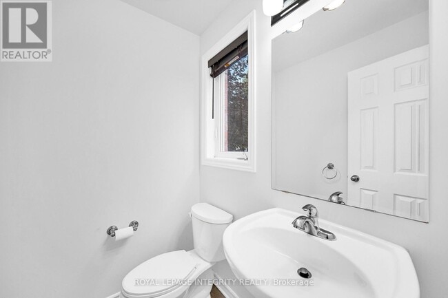 Building Photo - 496 Temiskaming Crescent