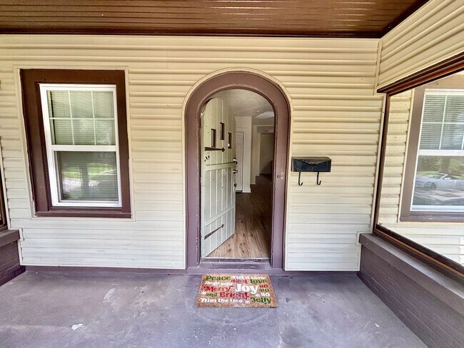 Foto del edificio - 3 Bed 1 Bath house in Shawnee - Central Air, Large Yard, Pets OKAY!