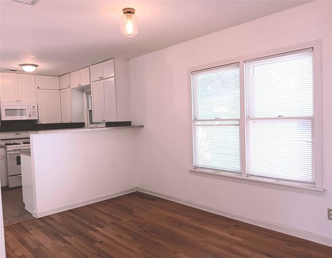 Foto del edificio - 513 E 46th St