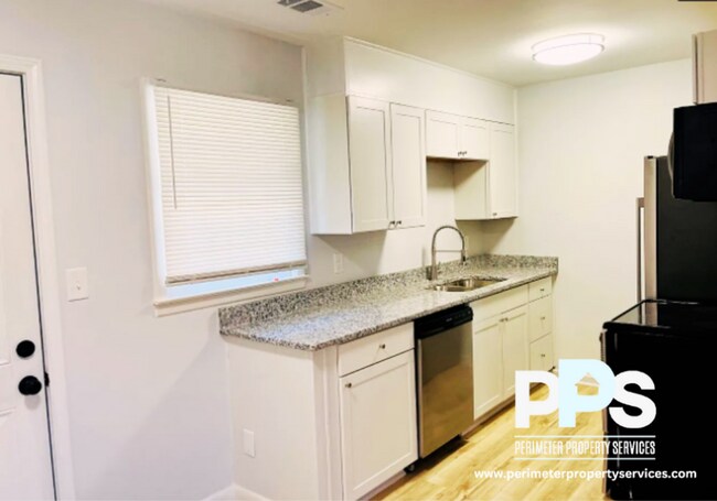 Foto del edificio - 6127-6129 E Fayetteville Dr