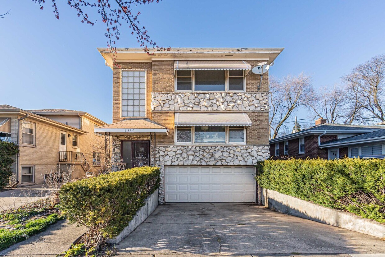 Primary Photo - 2320 Oakton St