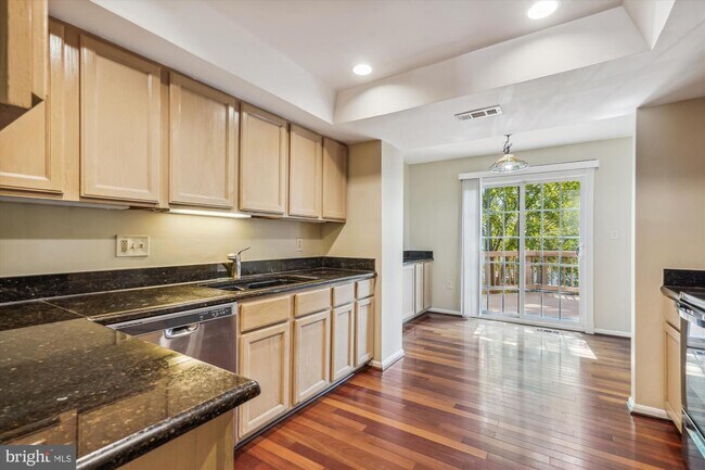 Foto del edificio - 1105 Moorefield Hill Ct SW