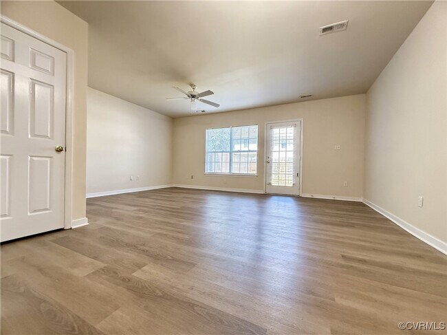 Foto del edificio - 2820 Goyne Loop