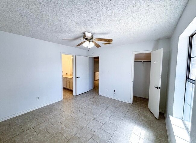 Foto del edificio - 412 Short Circuit