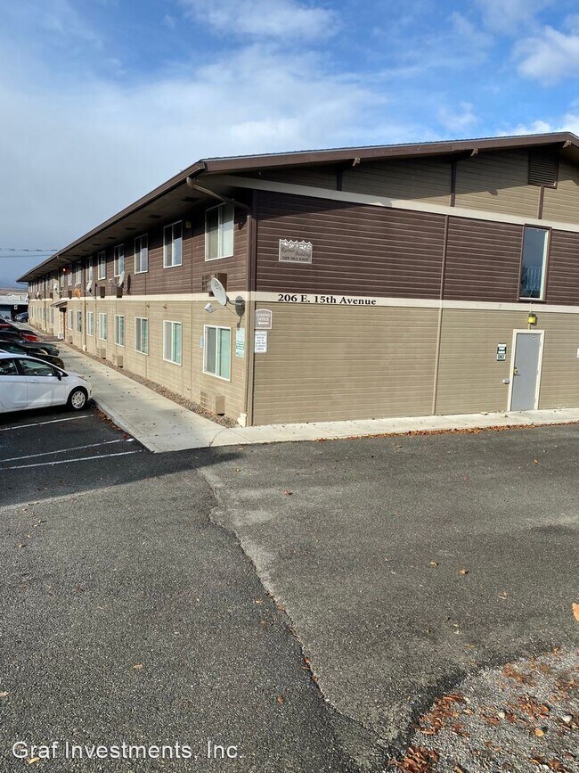 Building Photo - 1 br, 1 bath Apartment - 206 E. 15th 206 E...