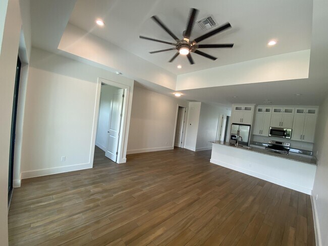 Building Photo - 2307 Magdalina Dr