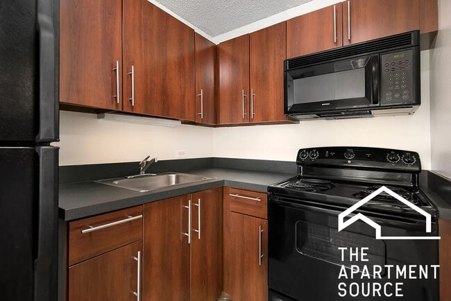 Building Photo - 1000 N La Salle Dr